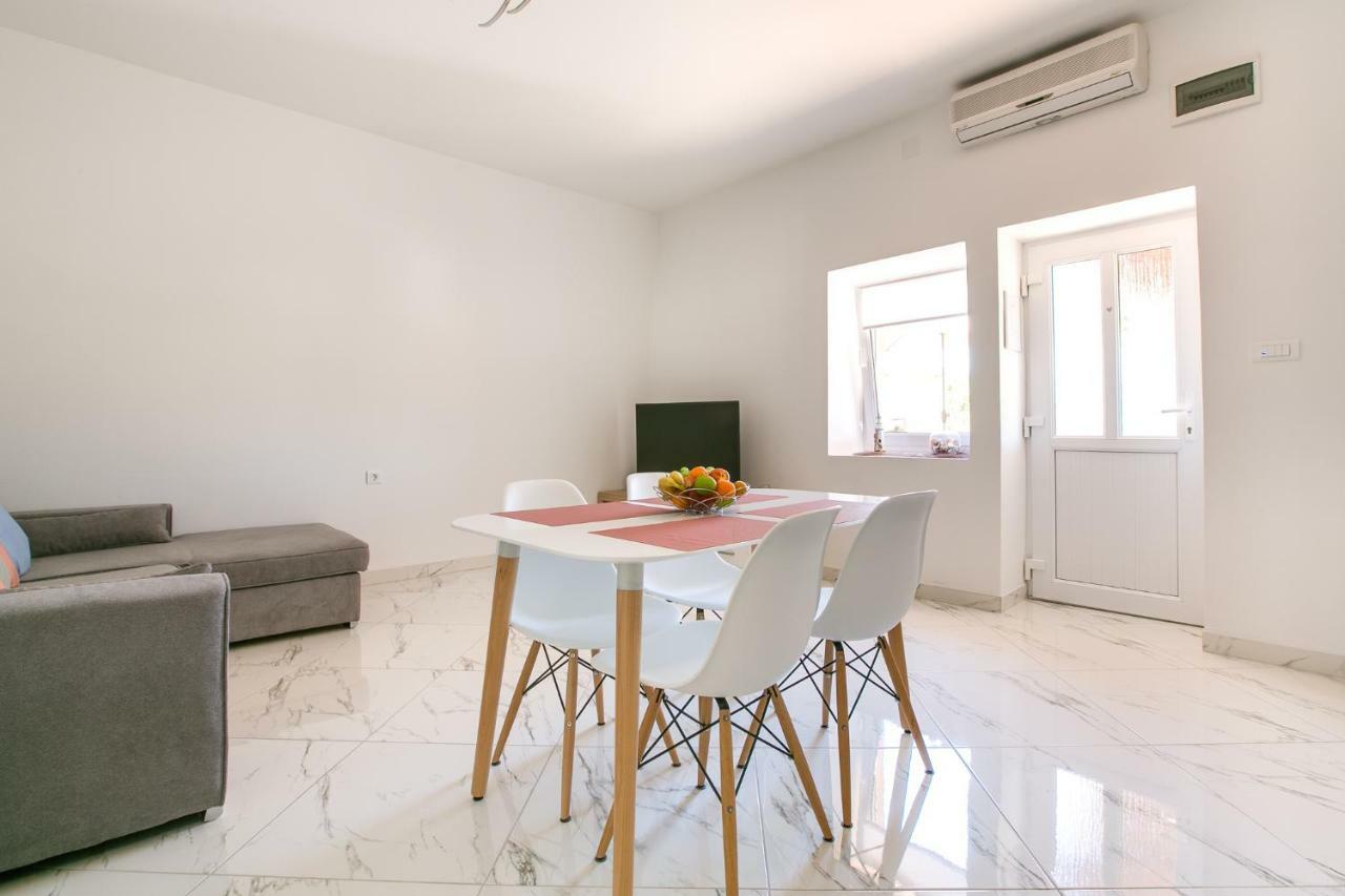 Apartment Maja พูลา ภายนอก รูปภาพ