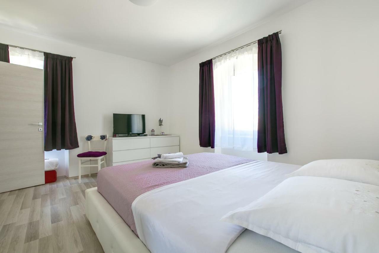 Apartment Maja พูลา ภายนอก รูปภาพ